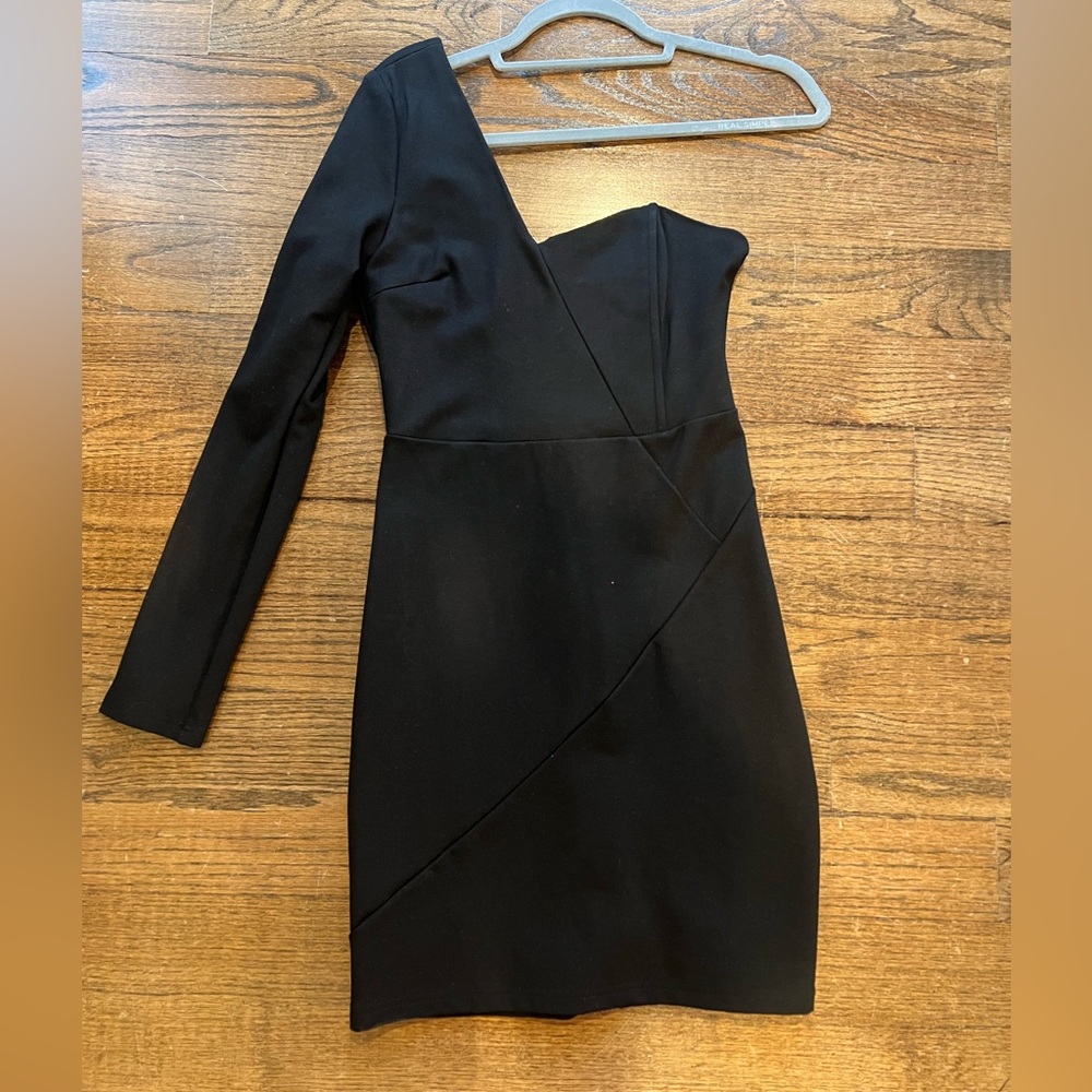 Lulu’s black mini dress, one sleeve